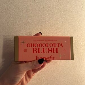Chocollotta blush benefits kit